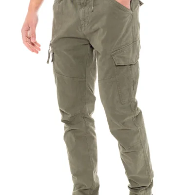 Cargo παντελόνι χακί χρώματος.